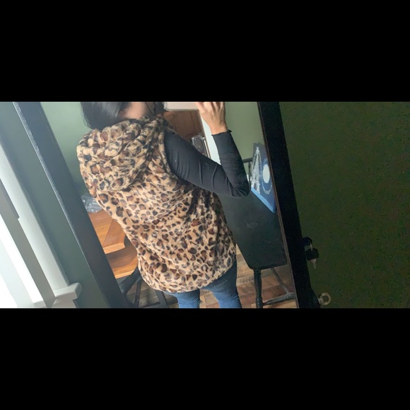 Cheetah vest - Picture 2 of 2